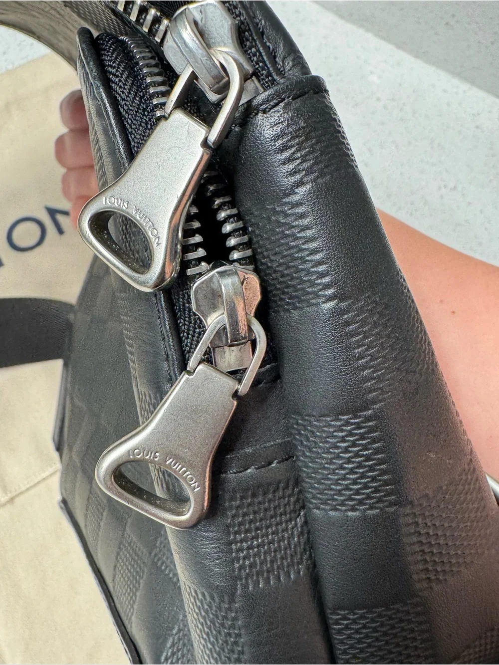 Louis Vuitton Avenue Slingbag